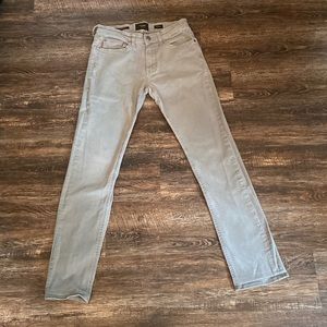 Men’s grey 31x32 slim straight from buckle.